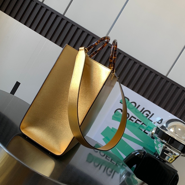 スーパーコピーブランドバッグ背面デザイン